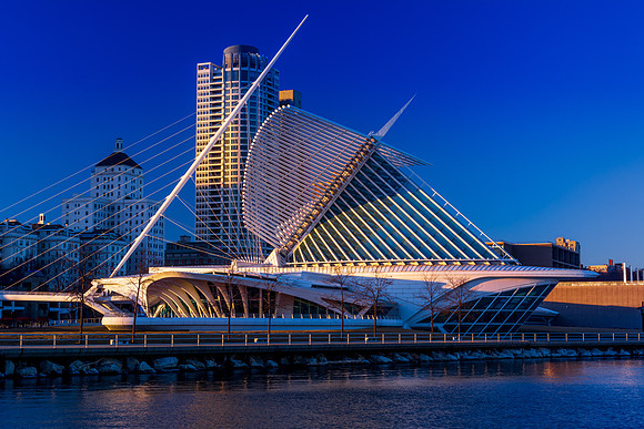 Milwaukee Art Museum, Sunset   2014